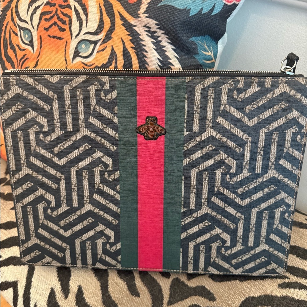 EUC Gucci Coliedo Web Bee Messenger Clutch - Picture 3 of 10